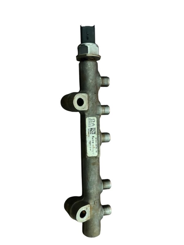 Riel de inyección Peugeot 1.4 9624939880 con válvula de presión 9613735580