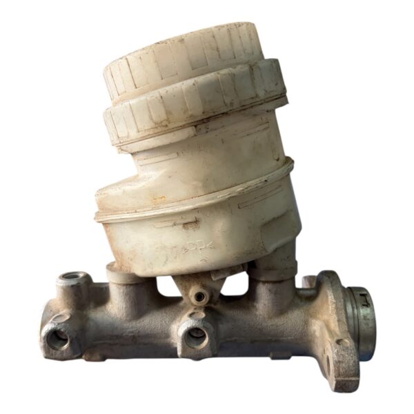 Bomba de freno Mitsubishi L200 2007 a 2015 original usado